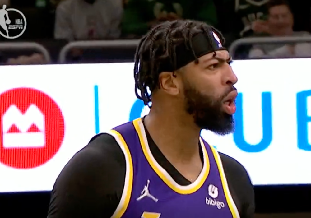 开云体育-包含浓眉哥回归赛场，问鼎冠军首场状态亮眼，澳大利亚队观众沸腾！的词条